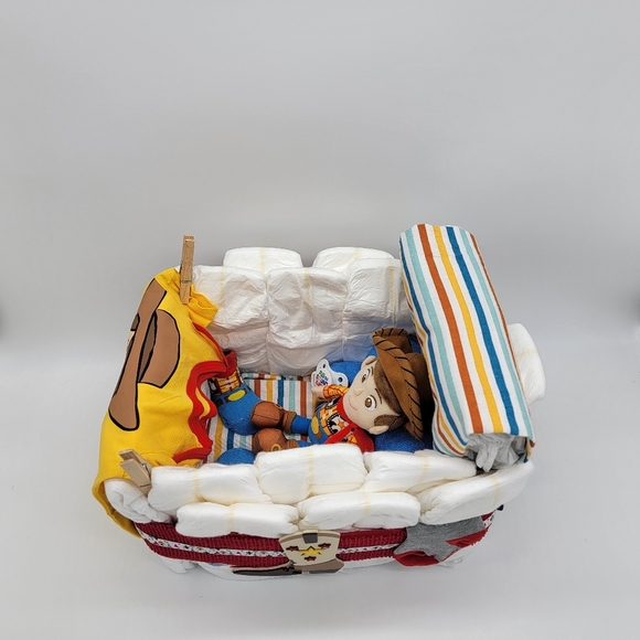 Toy Story - Woody bassinet diaper cake - Picture 7 of 13